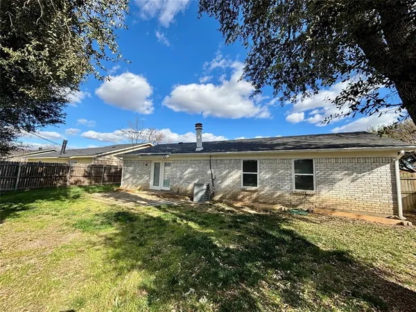 $1,895 | 1237 North Knowles Drive, Saginaw, TX 76179