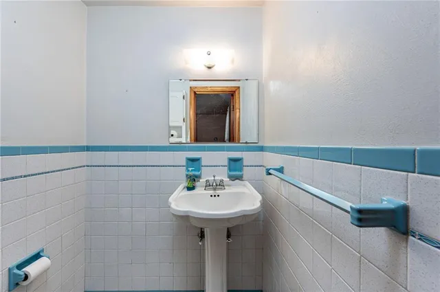 $230,000 | 129 Byerly Drive, Jeannette, PA 15644