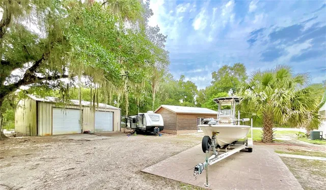 a view of a house with backyard