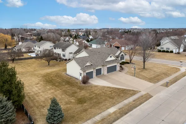 $640,000 | 5280 Kristi Lane, Bettendorf, IA 52722