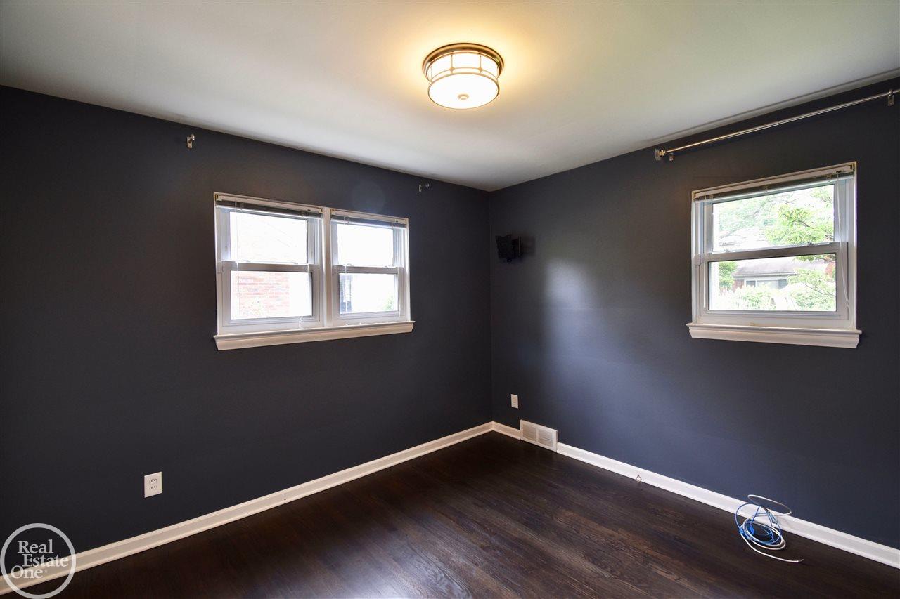 1086 Hawthorne Road Grosse Pointe, MI 48236 - Photo 18 of 31
