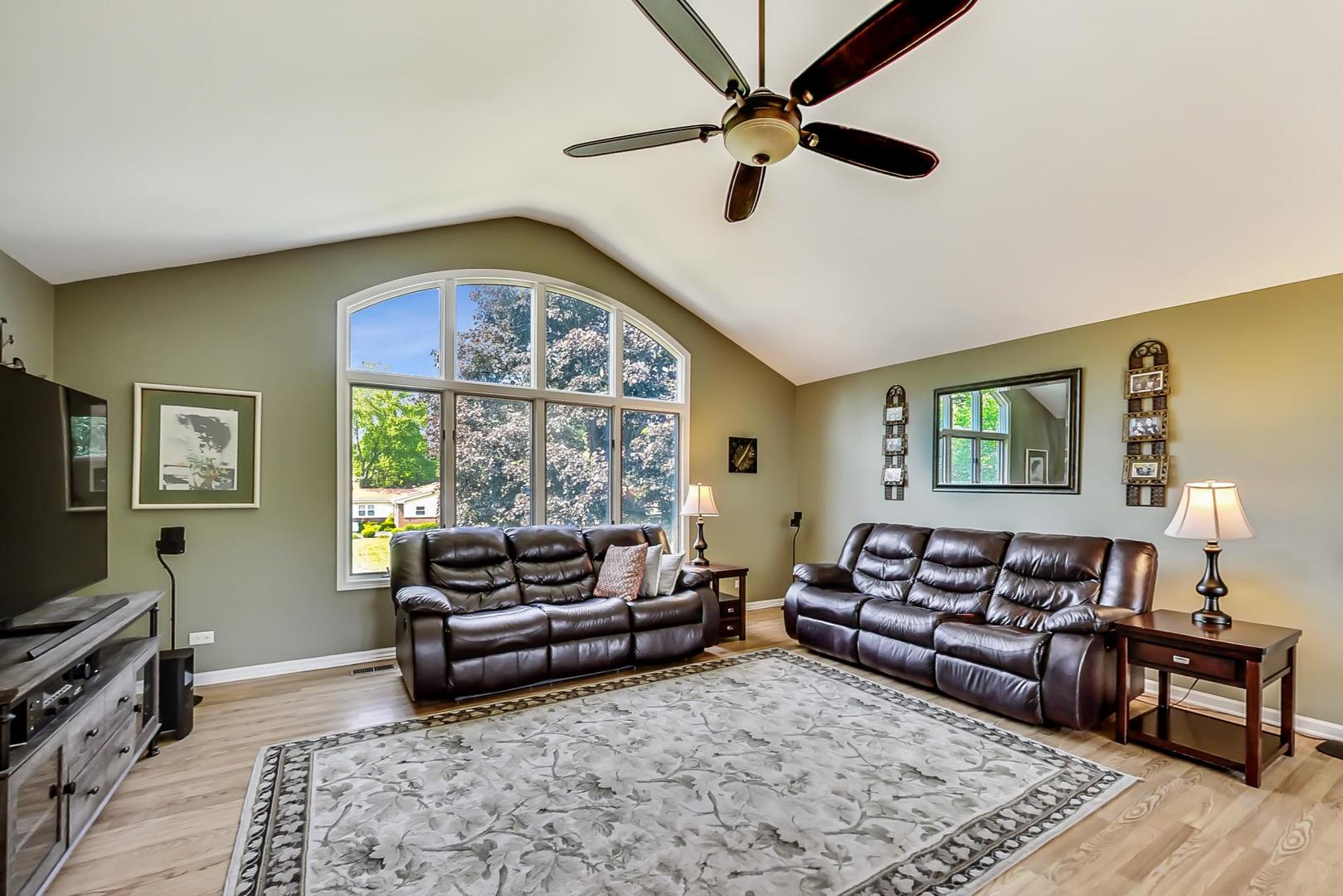 511 West Daniels Road Palatine, IL 60067 - Photo 24 of 42