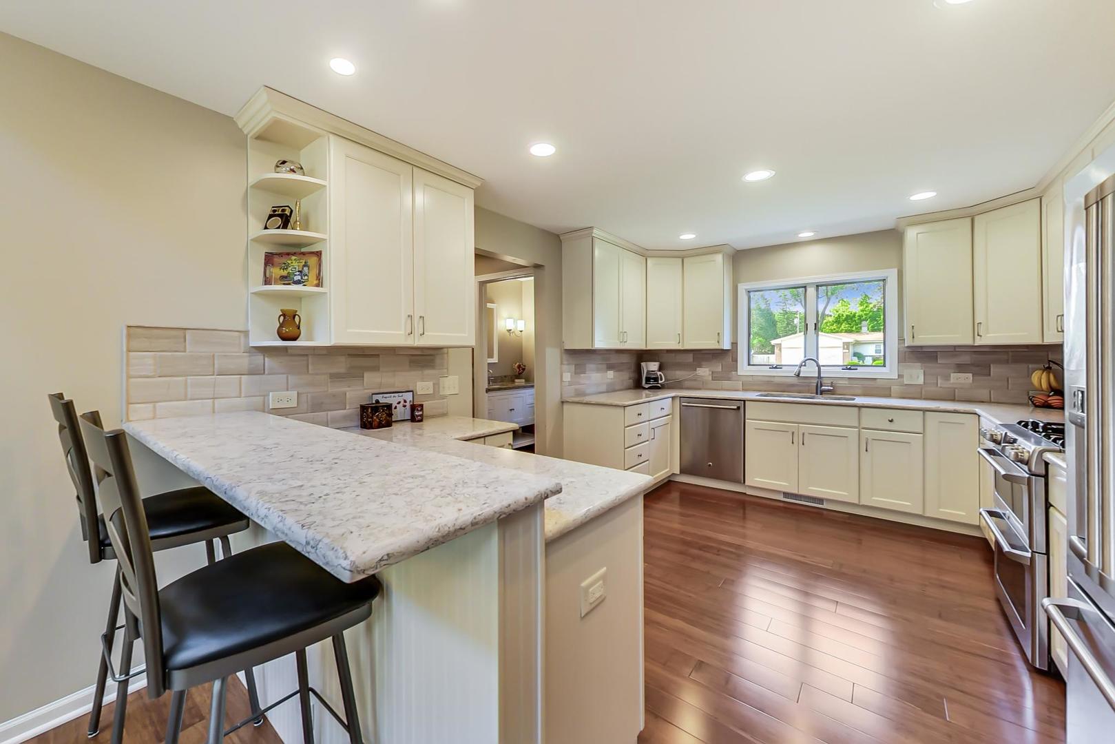 511 West Daniels Road Palatine, IL 60067 - Photo 7 of 42