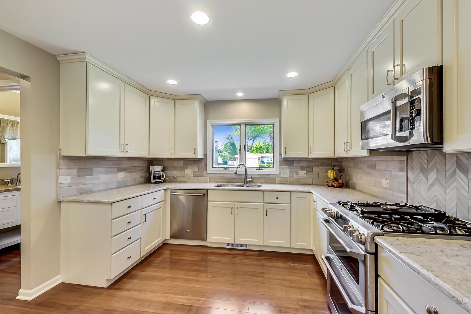 511 West Daniels Road Palatine, IL 60067 - Photo 8 of 42