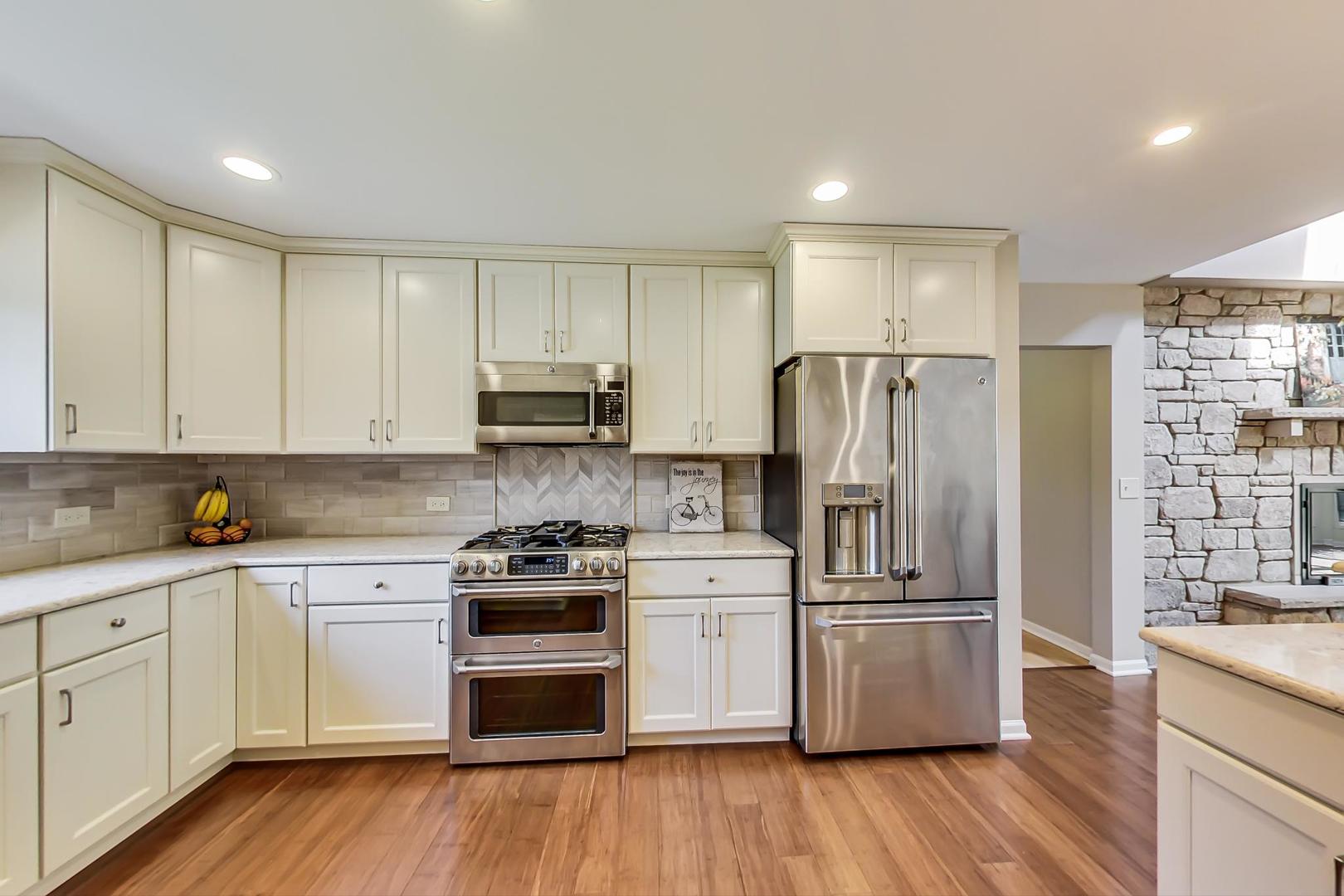 511 West Daniels Road Palatine, IL 60067 - Photo 9 of 42