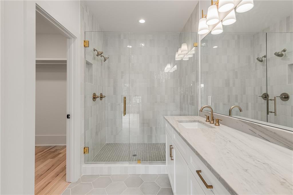 628 Robinson Avenue Southeast, Unit B Atlanta, GA 30312 - Photo 35 of 77 a bathroom with a shower tub double vanity and a sink