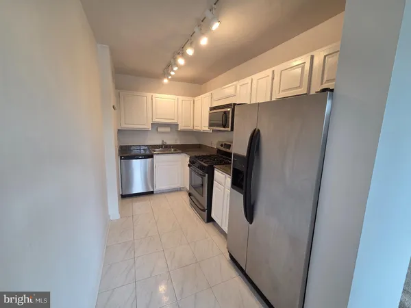 $1,850 | 3000 Spout Run Parkway, Unit D308, Arlington, VA 22201