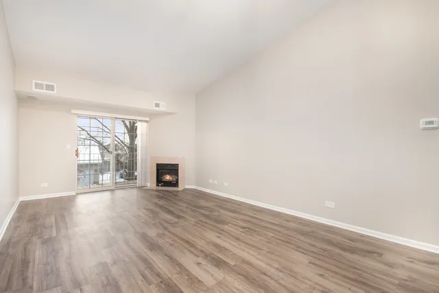 $1,600 | 734 North Gary Avenue, Unit 210, Carol Stream, IL 60188