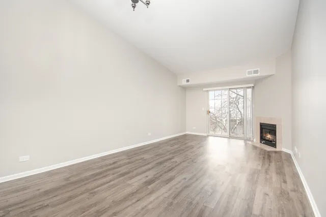 $1,600 | 734 North Gary Avenue, Unit 210, Carol Stream, IL 60188