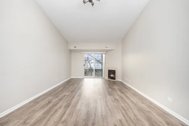 $1,600 | 734 North Gary Avenue, Unit 210, Carol Stream, IL 60188