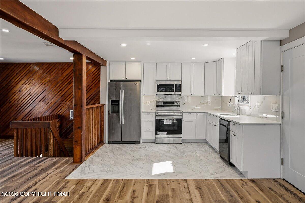 211 Geese Court Bushkill, PA 18324 - Photo 7 of 35 Kitchen