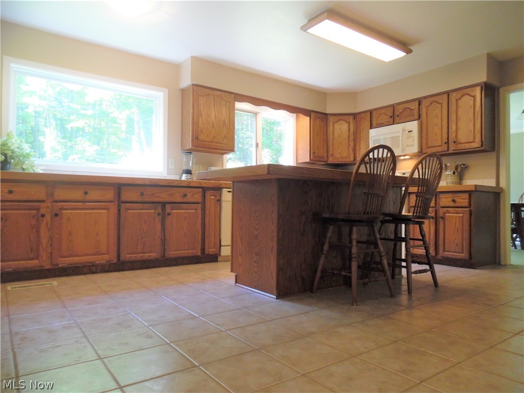 14755 Hubbard Road Burton, OH 44021 - Photo 11 of 35 Kitchen