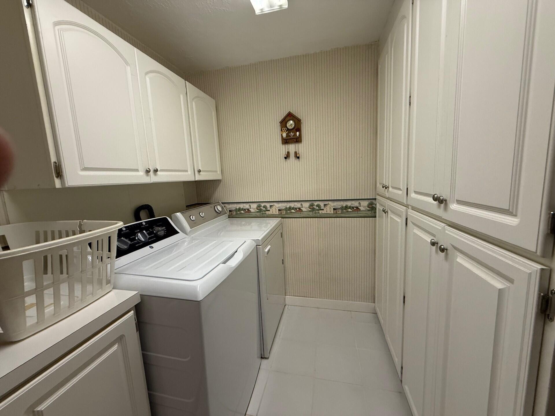 603 South George Street Ludington, MI 49431 - Photo 11 of 23 Main Floor Laundry