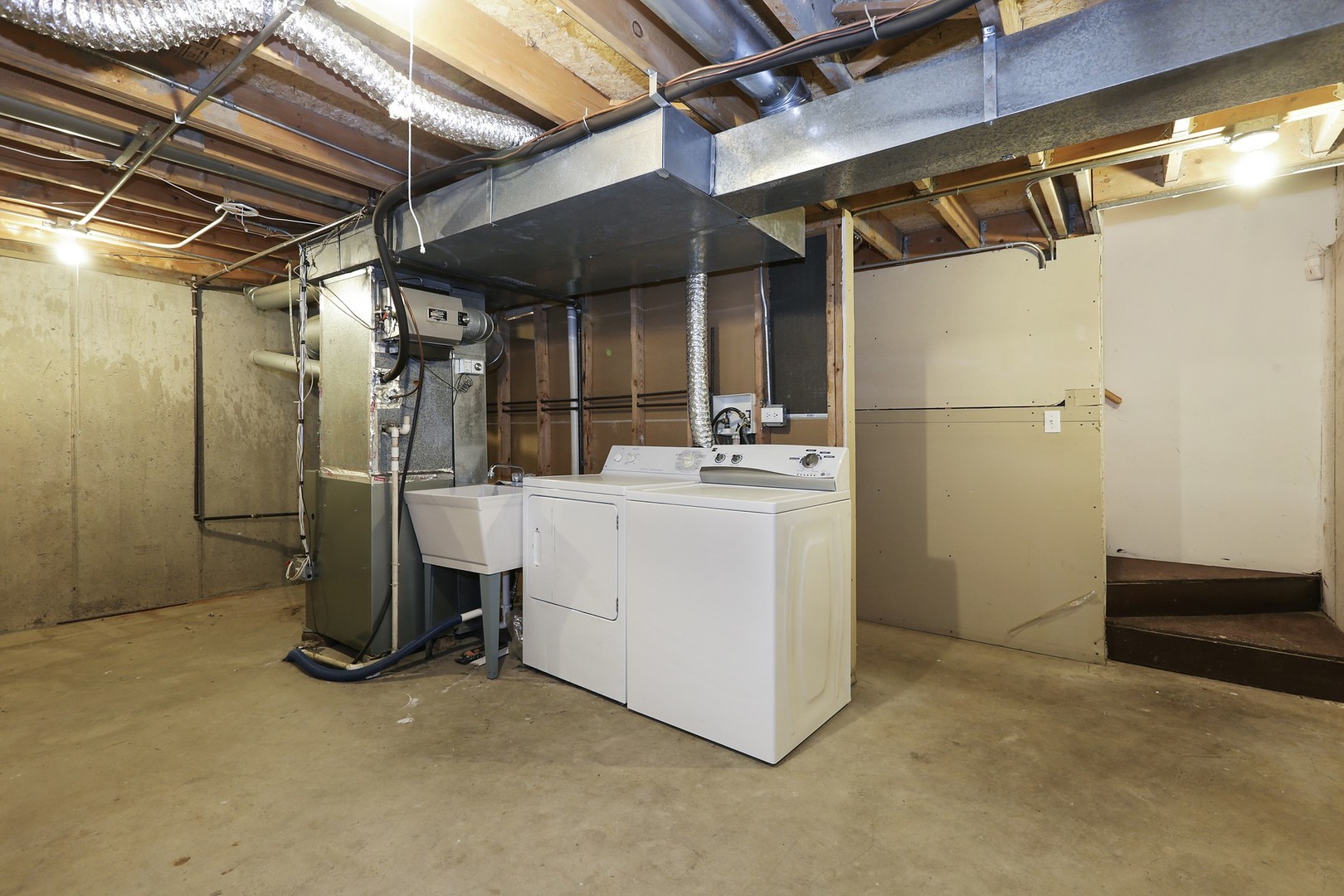 2414 West Harrison Street, Unit E Chicago, IL 60612 - Photo 14 of 15 a utility room with dryer and washer
