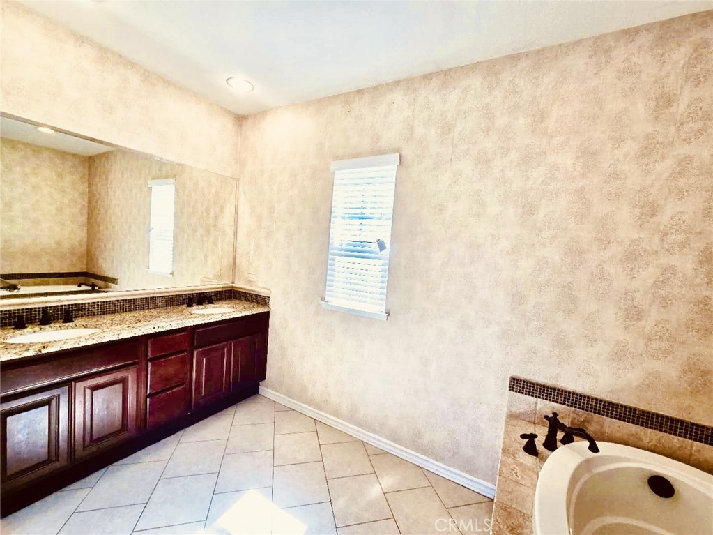 4512 Luigl Court Riverside, CA 92501 - Photo 10 of 15 Master bath