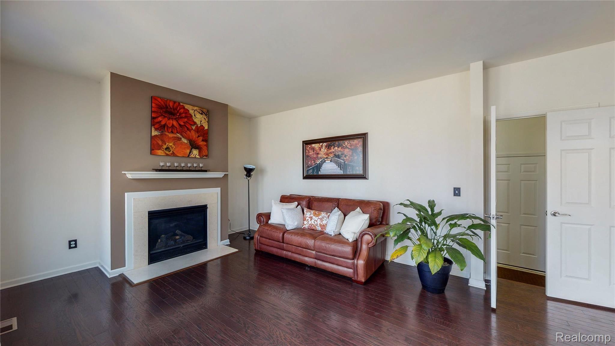 26991 Victoria Road Novi, MI 48374 - Photo 6 of 38 6 - Image.jpg