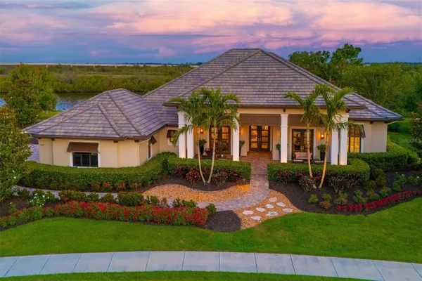 a view of house with garden