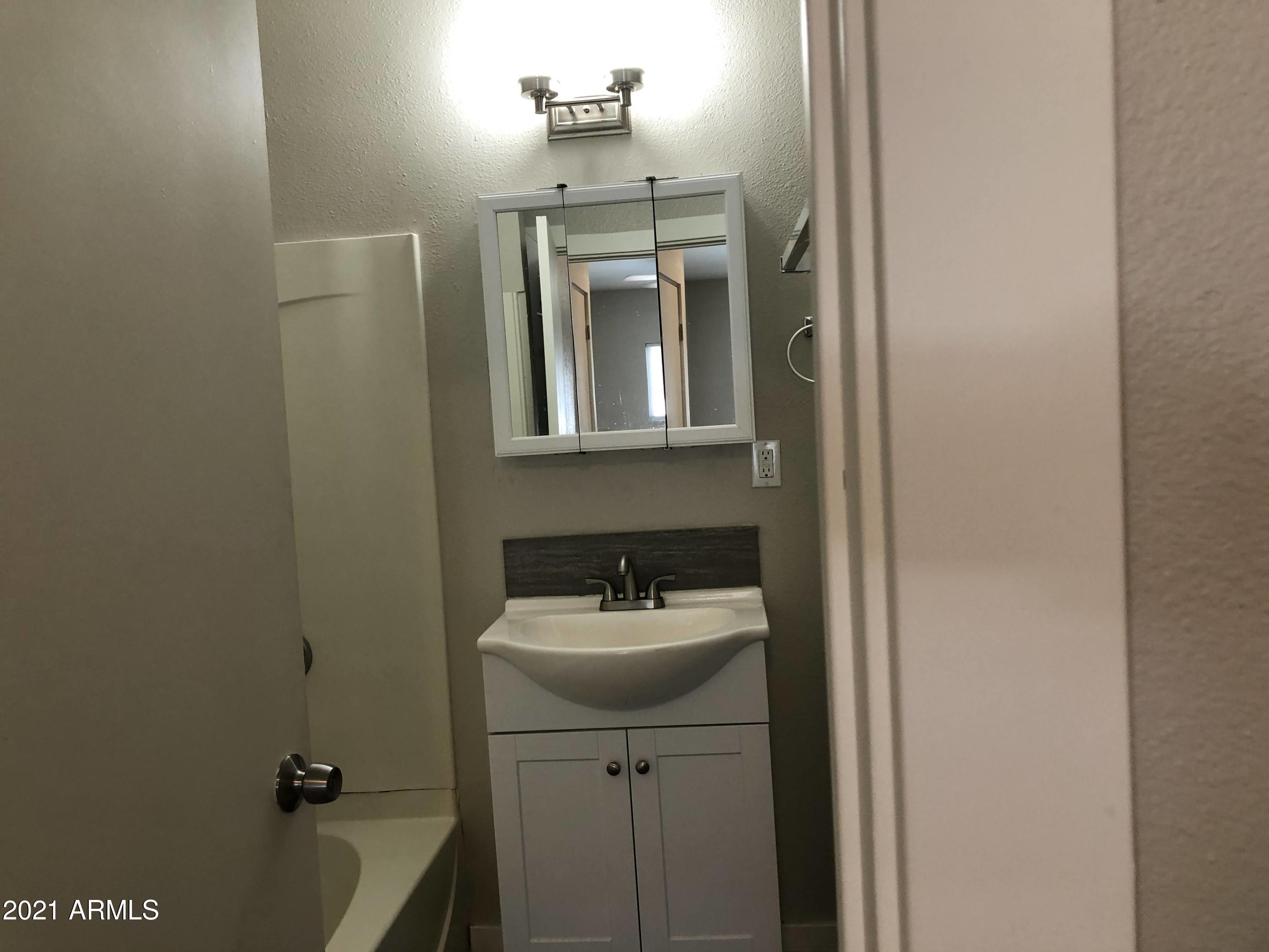 4133 North Longview Avenue, Unit 2 Phoenix, AZ 85014 - Photo 13 of 20 IMG_9257