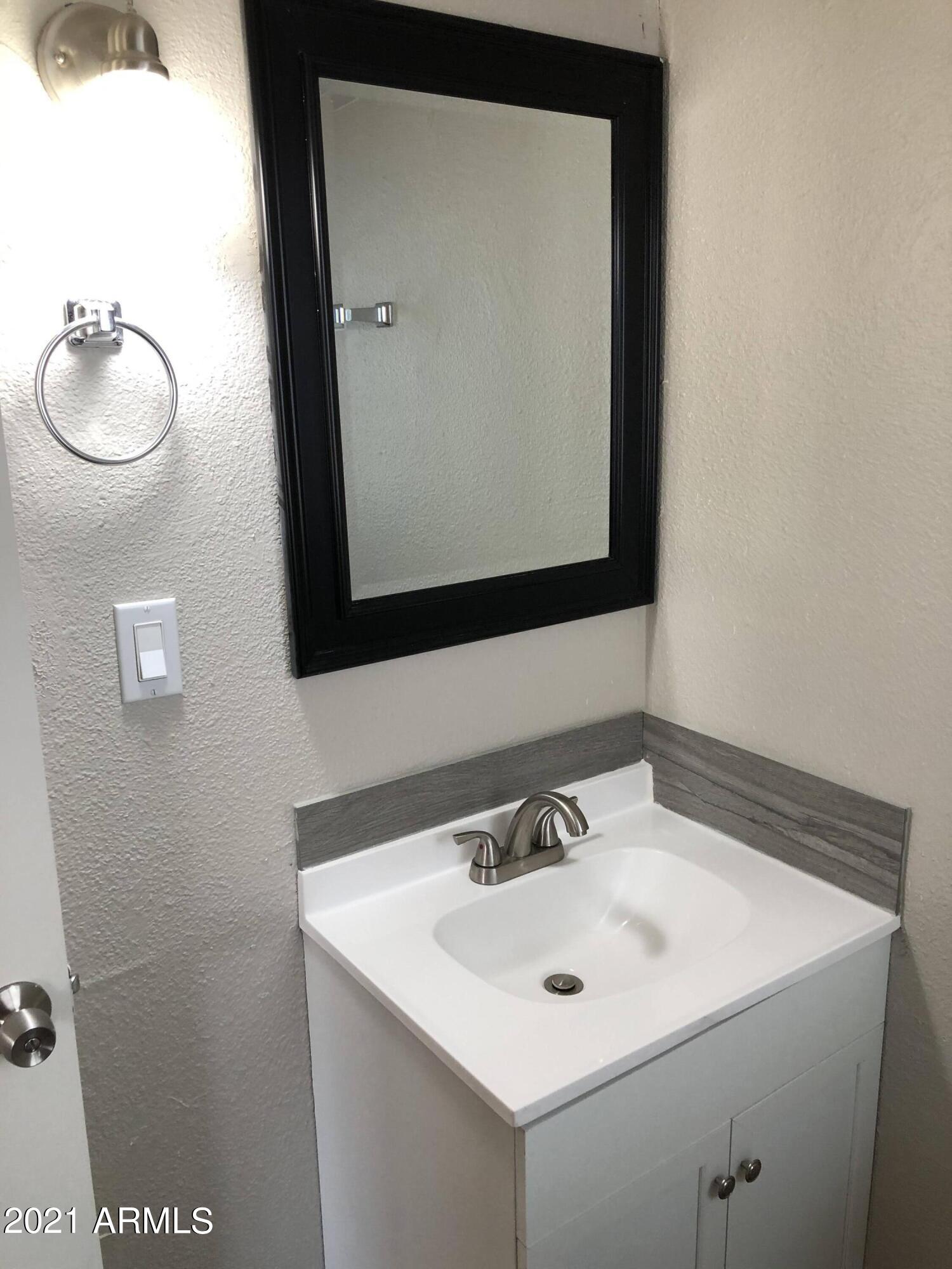 4133 North Longview Avenue, Unit 2 Phoenix, AZ 85014 - Photo 18 of 20 IMG_9262