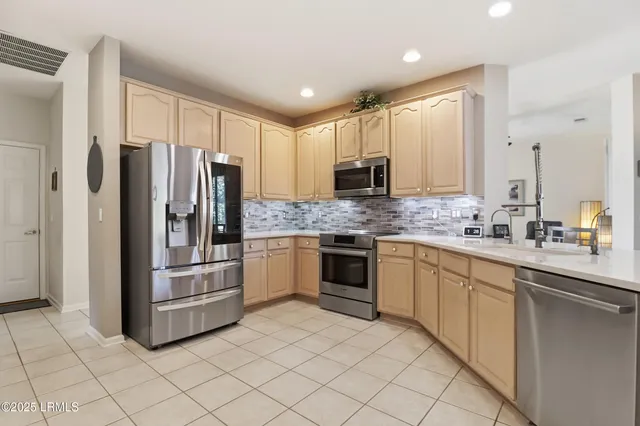 $649,000 | 20 Fenwick Drive, Bluffton, SC 29909