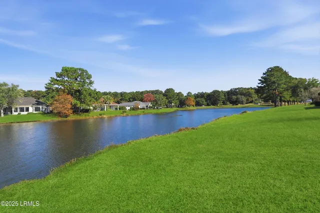 $649,000 | 20 Fenwick Drive, Bluffton, SC 29909