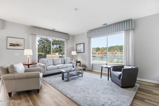 $649,000 | 20 Fenwick Drive, Bluffton, SC 29909