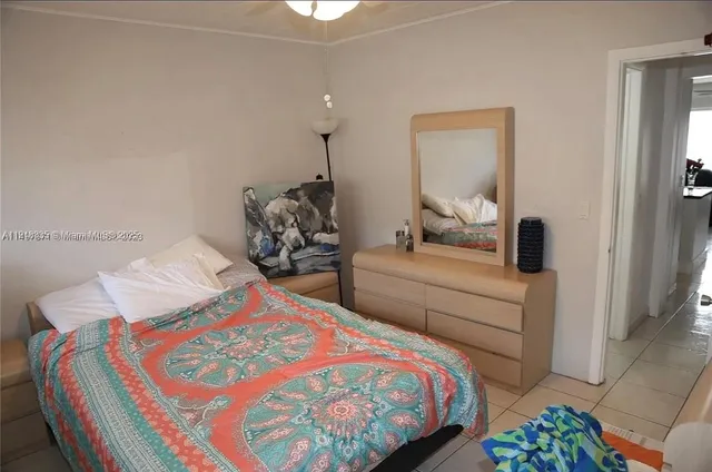 $1,150 | 815 Southwest 10th Terrace, Unit 4V, Hallandale Beach, FL 33009