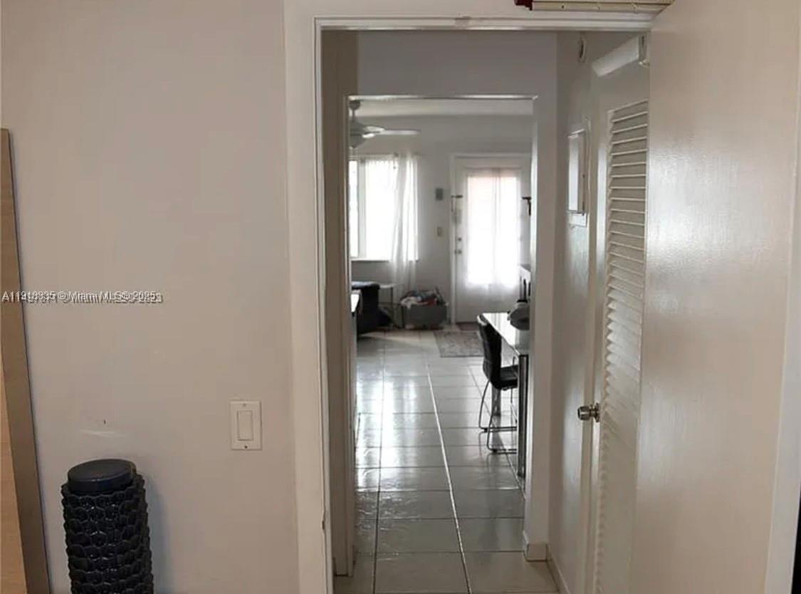 815 Southwest 10th Terrace, Unit 4V Hallandale Beach, FL 33009 - Photo 6 of 8