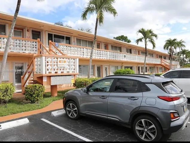 $1,150 | 815 Southwest 10th Terrace, Unit 4V, Hallandale Beach, FL 33009