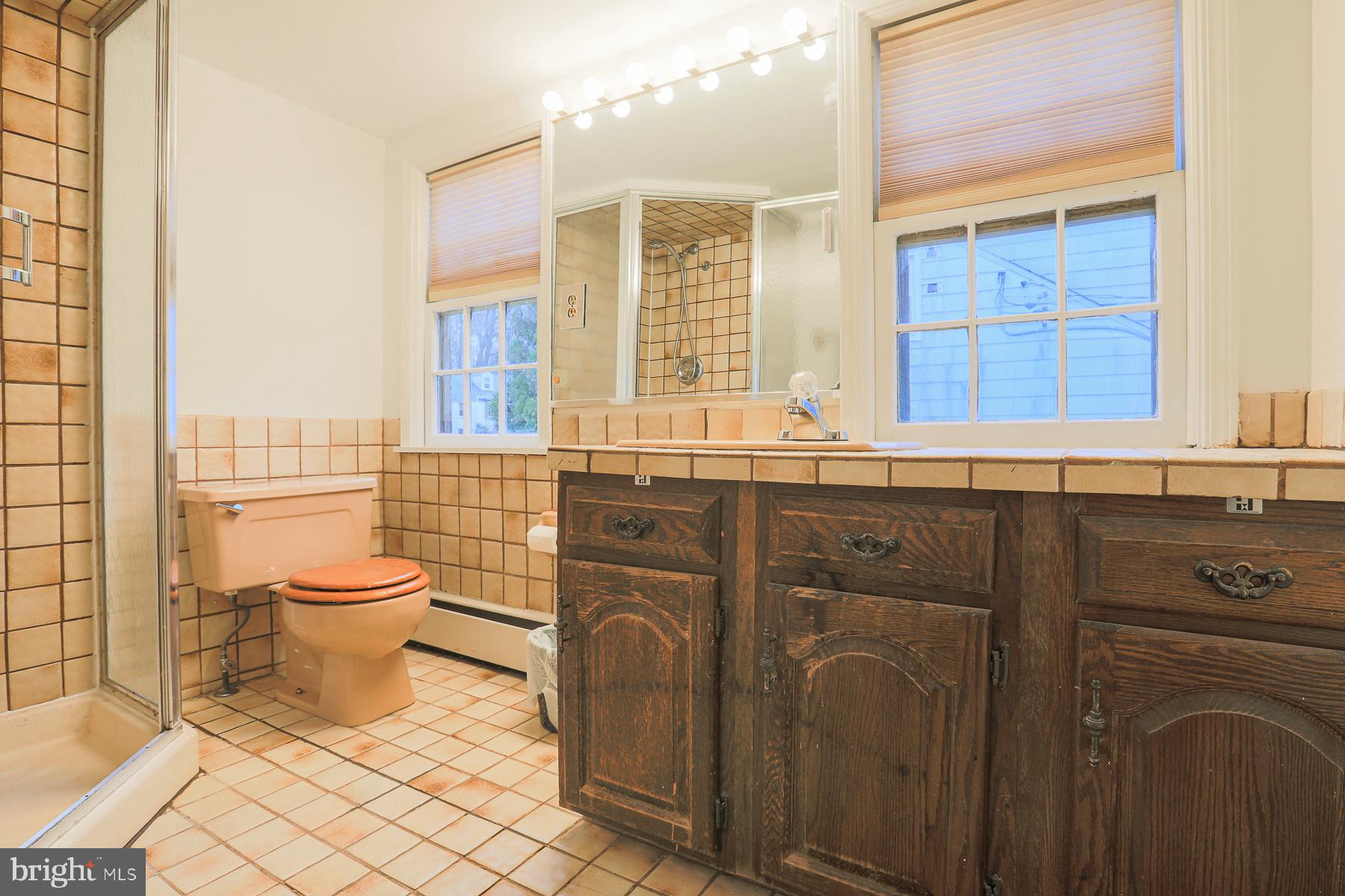 1010 Kingston Road Baltimore, MD 21208 - Photo 29 of 43 Full tile bath