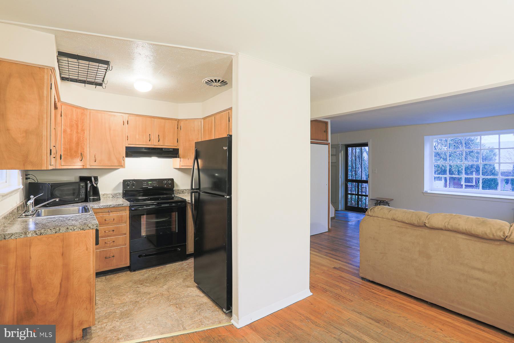 1010 Kingston Road Baltimore, MD 21208 - Photo 5 of 43 Kitchen/dining/living room