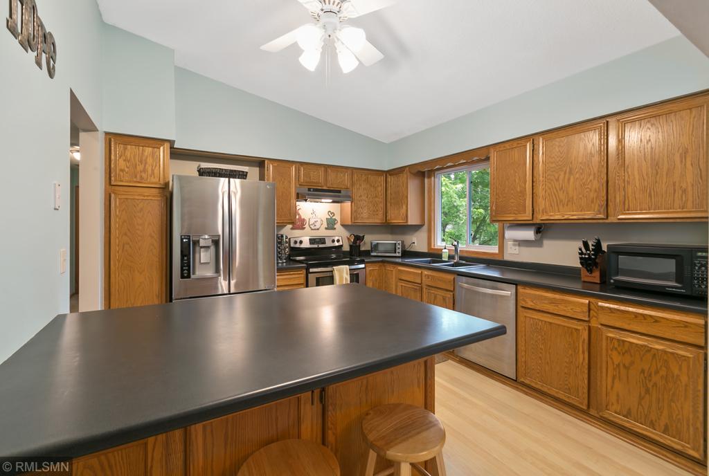 8587 Darnel Road Eden Prairie, MN 55347 - Photo 4 of 29 Gallery Image 4