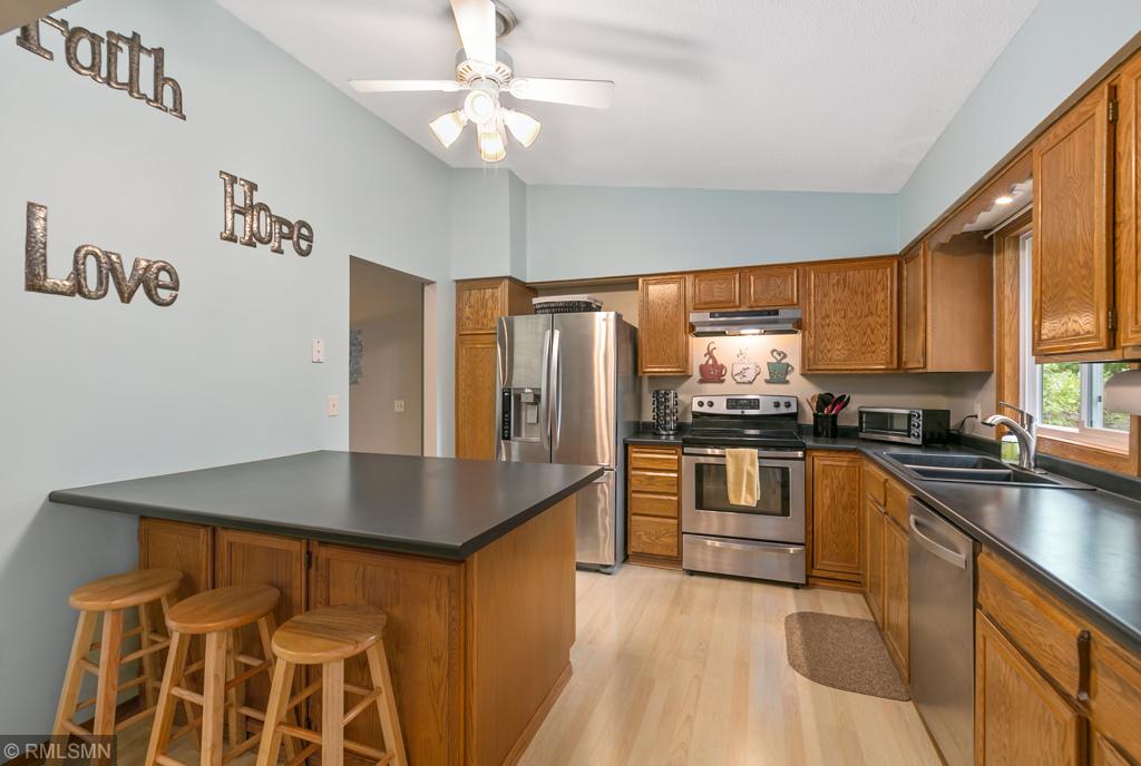 8587 Darnel Road Eden Prairie, MN 55347 - Photo 5 of 29 Gallery Image 5