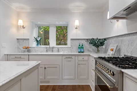 $1,199,000 | 1932 North Larrabee Street, Chicago, IL 60614