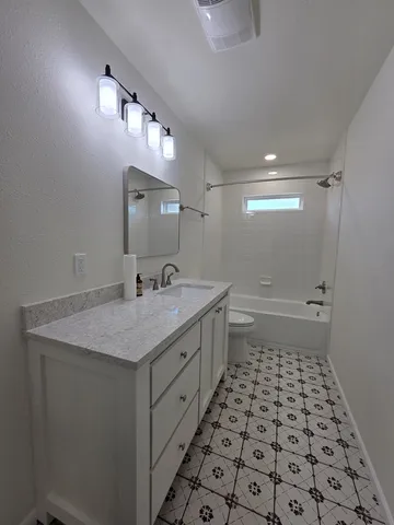 $2,200 | 1625 North Street, Kerrville, TX 78028