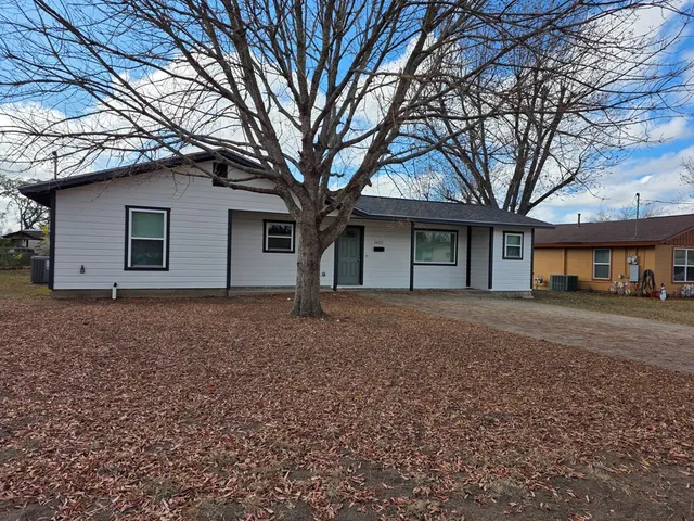 $2,200 | 1625 North Street, Kerrville, TX 78028