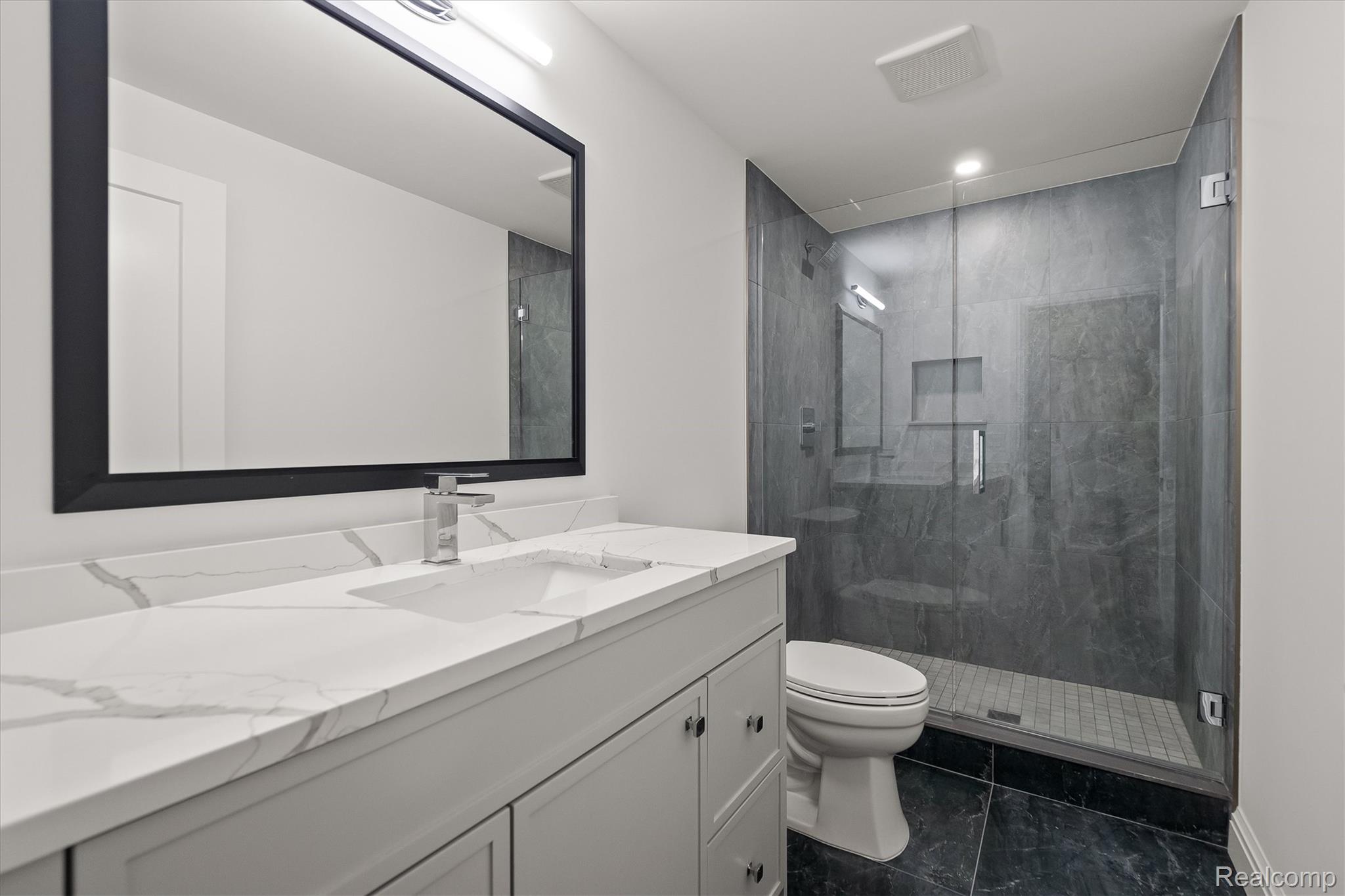 2663 Dorchester Road Birmingham, MI 48009 - Photo 28 of 33 31-P2744945.jpg