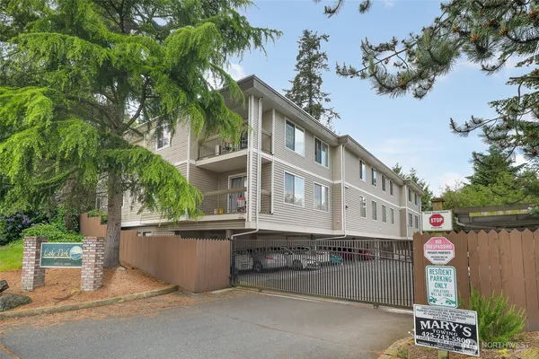 $324,995 | 1475 North 200th Street, Unit 101, Shoreline, WA 98133