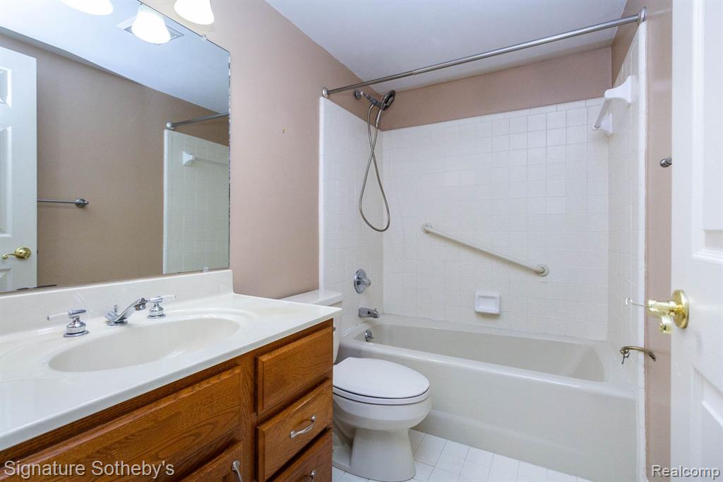 19710 West 13 Mile Road, Unit 101 Beverly Hills, MI 48025 - Photo 29 of 40