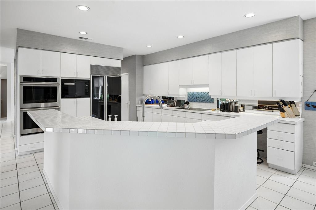 6419 Laurel Valley Road Dallas, TX 75248 - Photo 10 of 34 a kitchen with stainless steel appliances a refrigerator sink and microwave
