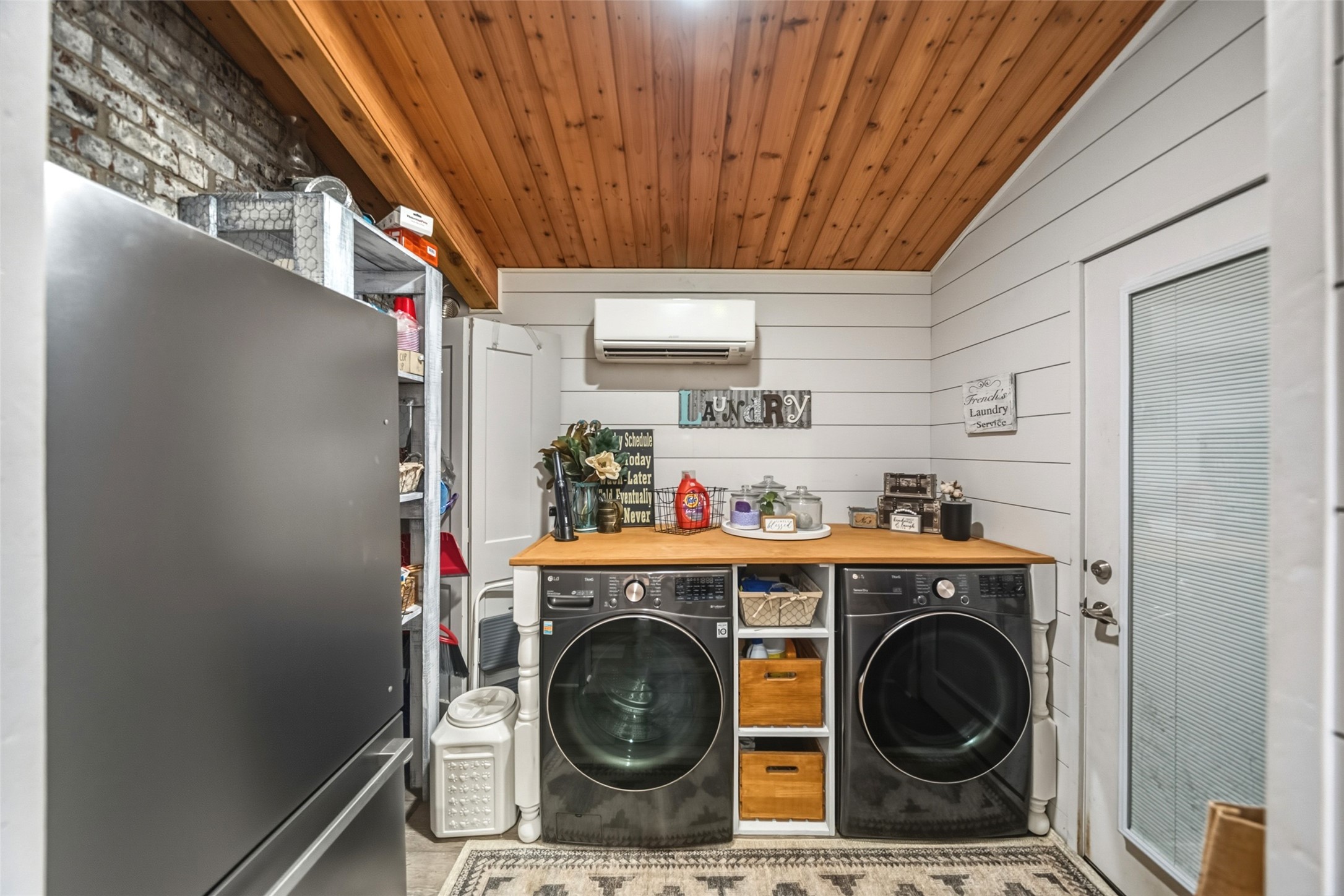 19989 Meadow Bend Road Hempstead, TX 77445 - Photo 27 of 35 Well-organized laundry room can accommodate full-size appliances, wood countertops, and efficient use of space with natural light.