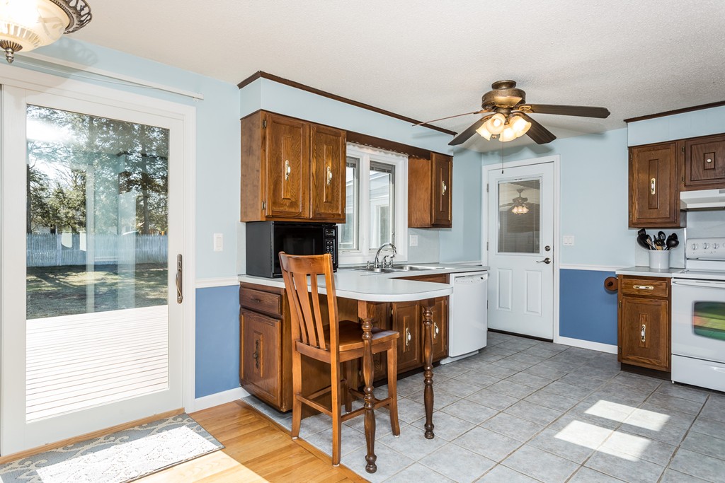 135 Country Road Agawam, MA 01001 - Photo 11 of 30 Gallery Image 11
