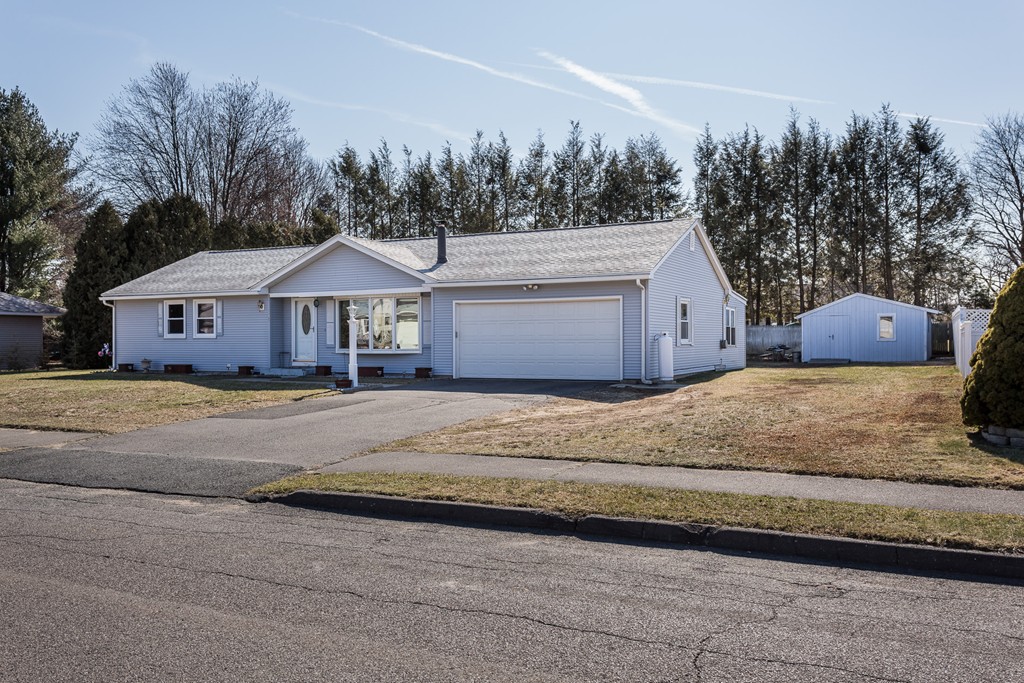 135 Country Road Agawam, MA 01001 - Photo 3 of 30 Gallery Image 3