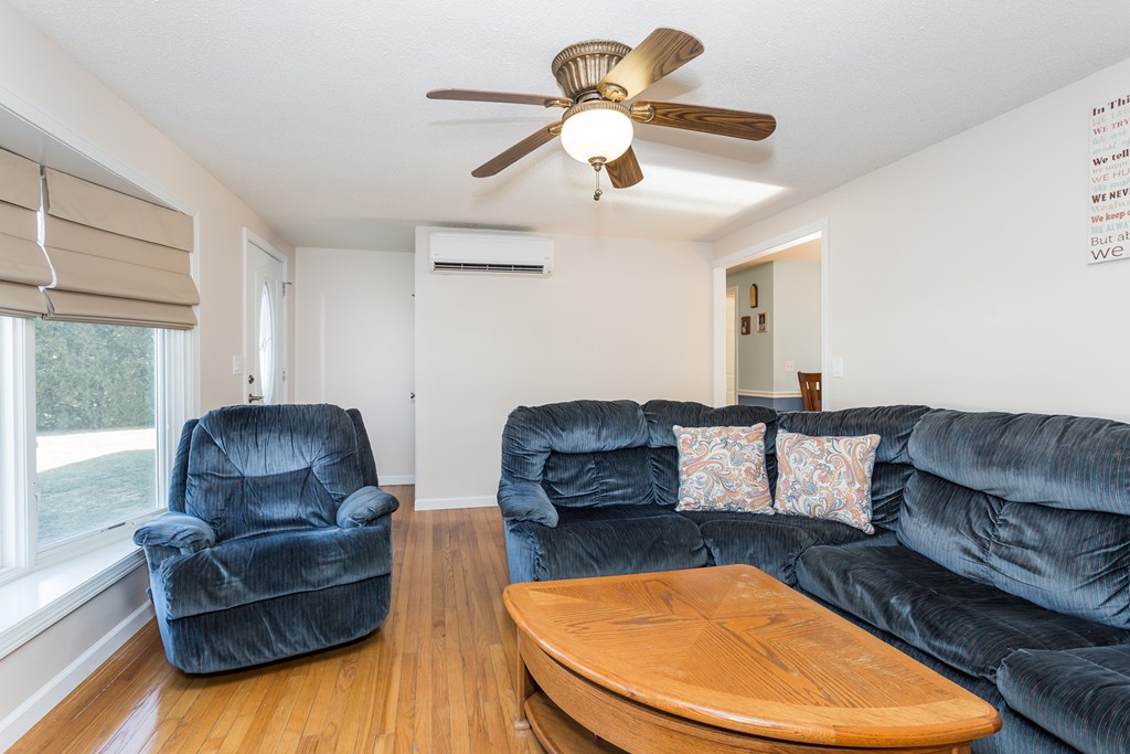 135 Country Road Agawam, MA 01001 - Photo 8 of 30 Gallery Image 8