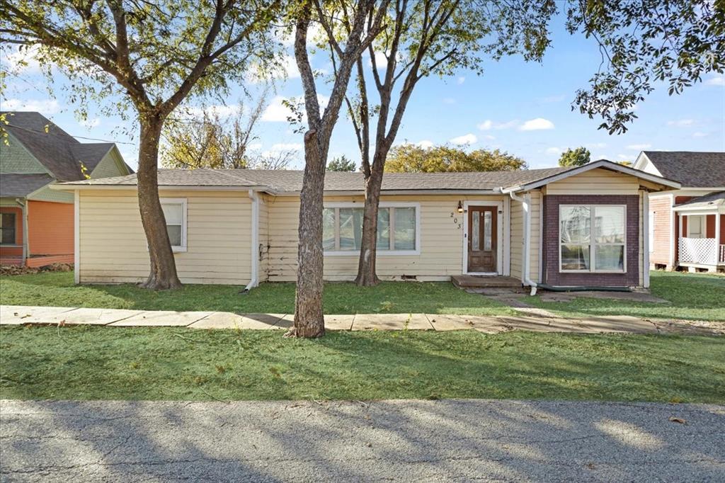 Single story home with a front lawn, a shingled roof, and crawl space