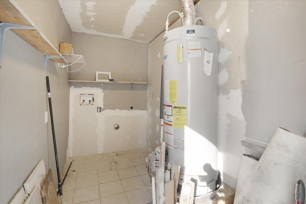 203 South Carter Street Whitewright, TX 75491 - Photo 11 of 18 Utility room