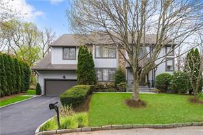 Exquisite designer upgrades await you in this pristineFREESTANDING Townhome that has been magically transformedthroughout.