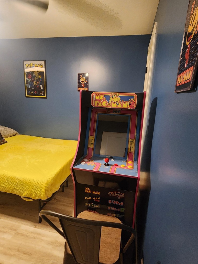 8350 Highway 147 Simpson, IL 62985 - Photo 13 of 23 a living room with furniture and a flat screen tv