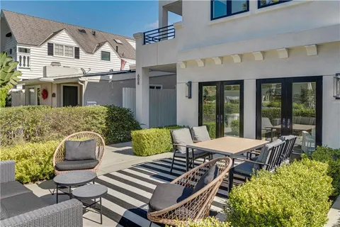 $18,000 | 608 Heliotrope Avenue, Corona del Mar, CA 92625