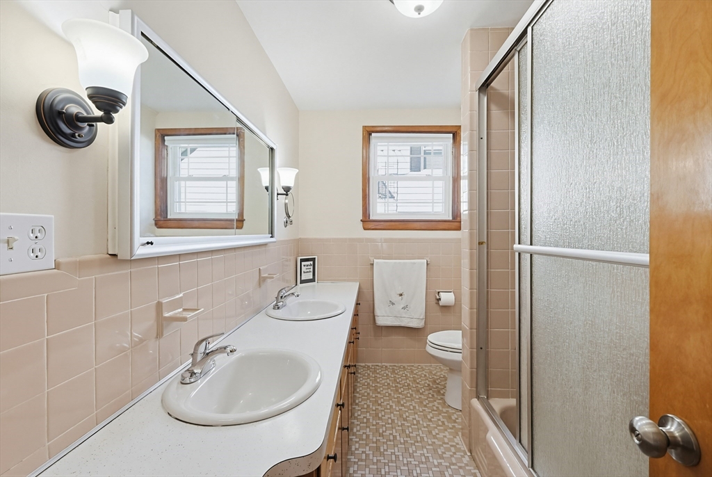 1417 Globe Street Fall River, MA 02721 - Photo 14 of 42